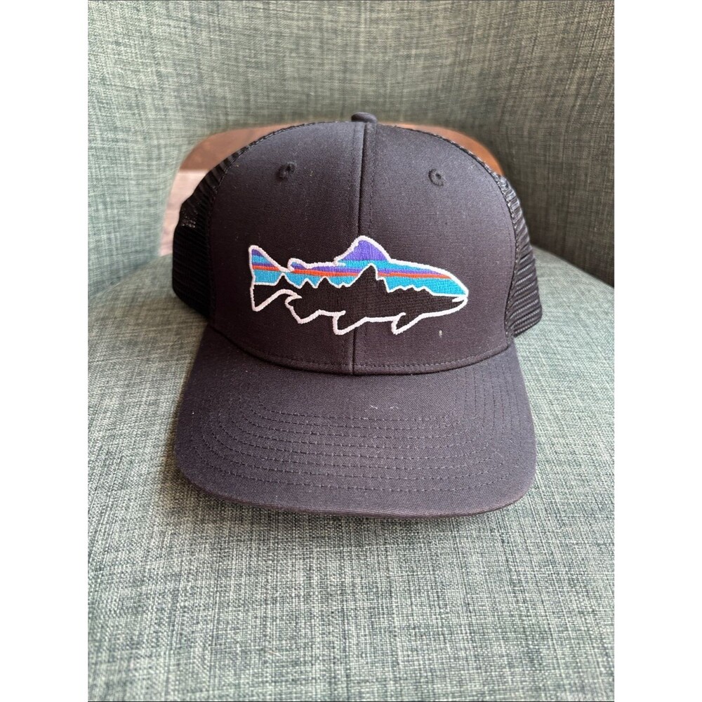 Patagonia men’s unisex Black Trucker Hat with Colorful Fish Patch Womens EUC